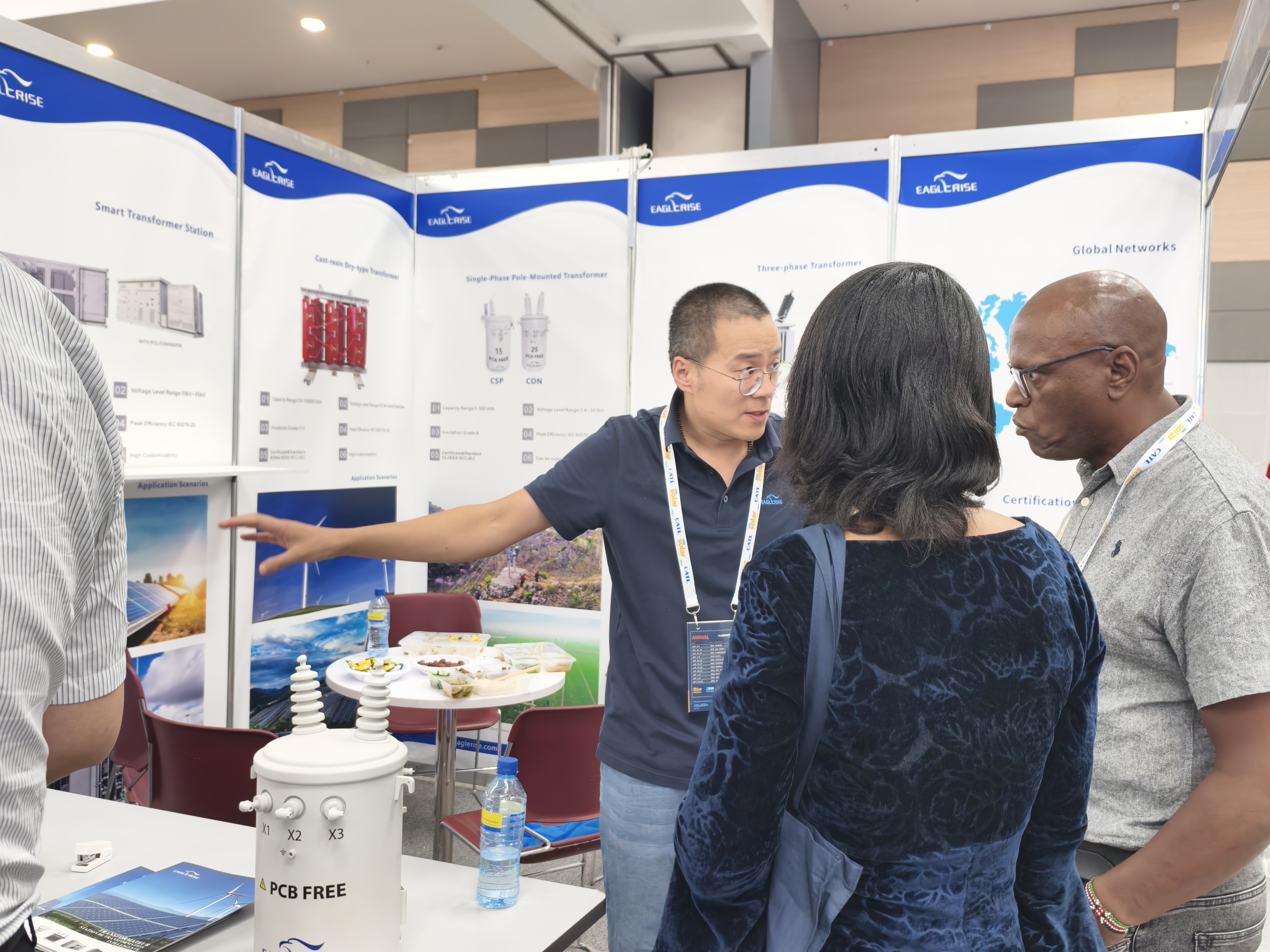 伊戈爾亮相肯尼亞太陽能儲能展